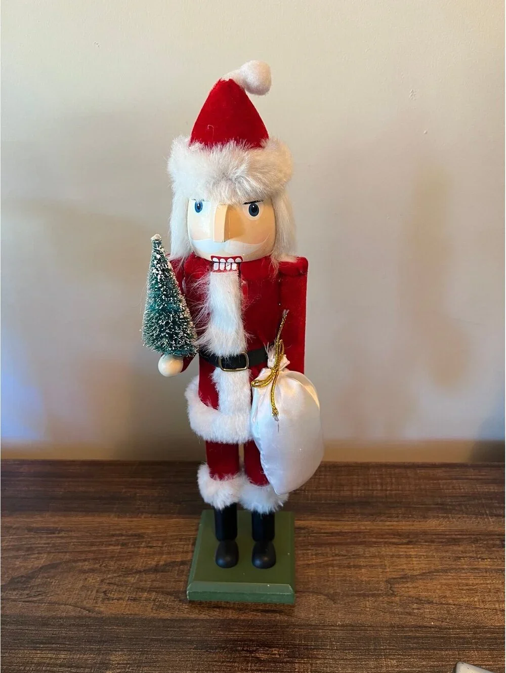 2015 Santa Claus Wooden Christmas Nutcracker Figurine 13 3/4” L tree Toy Sack